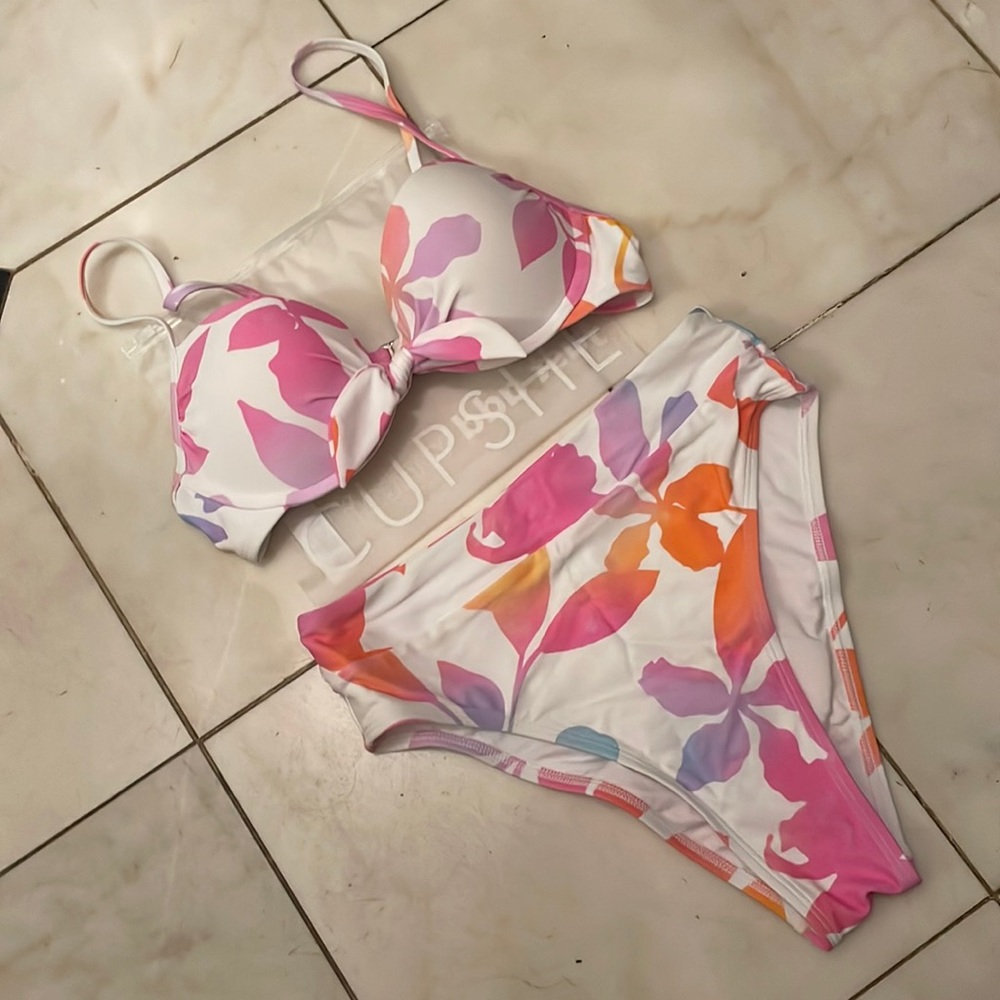 Cupshe NWT Floral Bikini